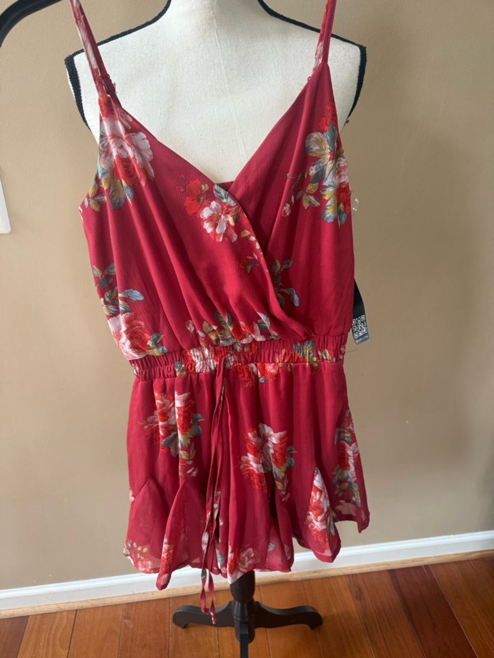Women’s Trixxi Floral Romper spaghetti straps sz XS NWT